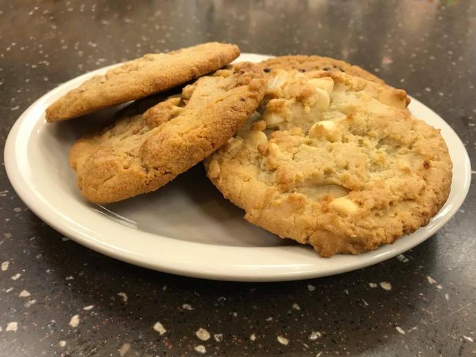 FRESH BAKED COOKIES AT THE PALEO CAFÉ!