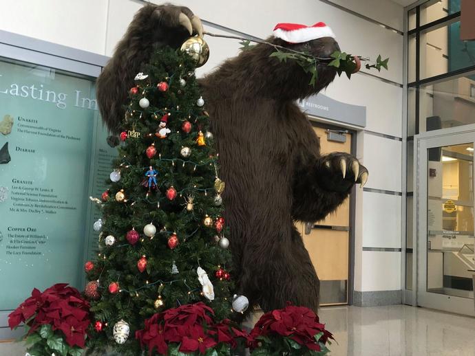 You know it's officially the holiday season when Clawd breaks out the Santa hat and decorations!